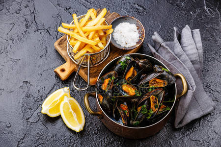 mussels and french fries